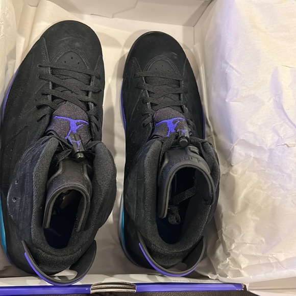 Women’s Air Jordan 6 Retro - Picture 2 of 6